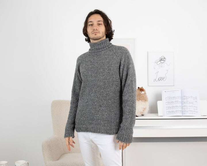 Gray Bouclé Alpaca Sweater for Men – Soft Hand-Knitted Jumper T1335