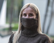 Handgestrickter brauner Gesichts- und Halswärmer aus Wolle – wiederverwendbare rustikale Maske T885