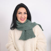 Grüner gerippter Mohair-Schal – Handgestricktes weiches flauschiges Tuch, langer gemütlicher Wickelschal T1618