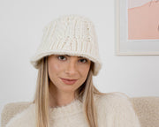 Bonnet en laine crème – Tricoté main 100% laine T1347