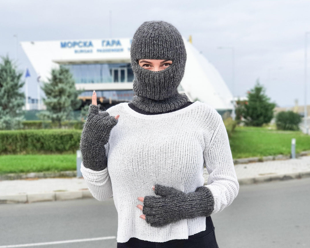 Hand Knitted Wool Gloves – Chunky Fingerless Mittens in Raw Wool T928