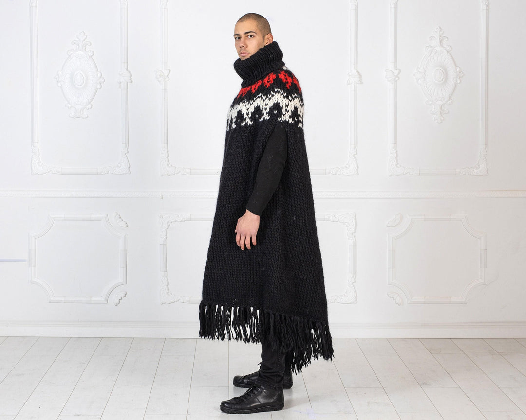 Black Wool Poncho – Hand Knitted Icelandic Pattern Chunky Knit Cape T975W
