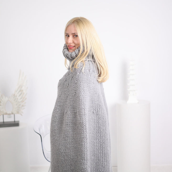 Grey Wool Poncho – Hand Knitted Chunky Knit with 50 cm Turtleneck T1628