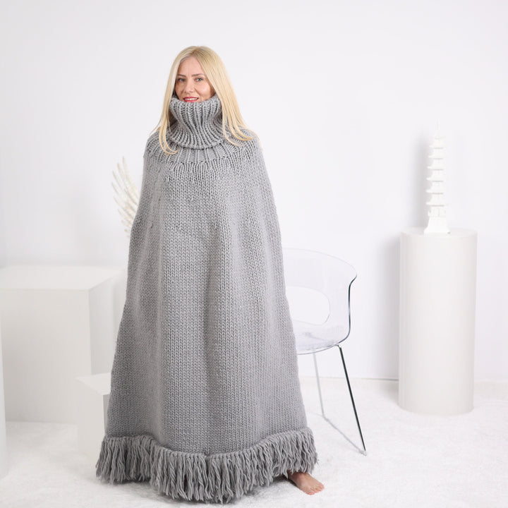 Grey Wool Poncho – Hand Knitted Chunky Knit with 50 cm Turtleneck T1628