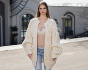 Cremefarbener Cardigan aus Wolle – Handgestrickter Mantel aus 100 % Wolle im englischen Rippenmuster T1022M