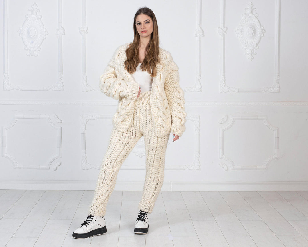 Cropped Wool Cardigan – Hand Knitted 100% Wool Chunky Jacket T974