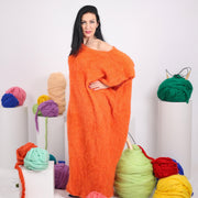 Extrabreites oranges Alpaka-Kleid, handgestricktes flauschiges ärmelloses Fuzzy-Maxikleid T1611