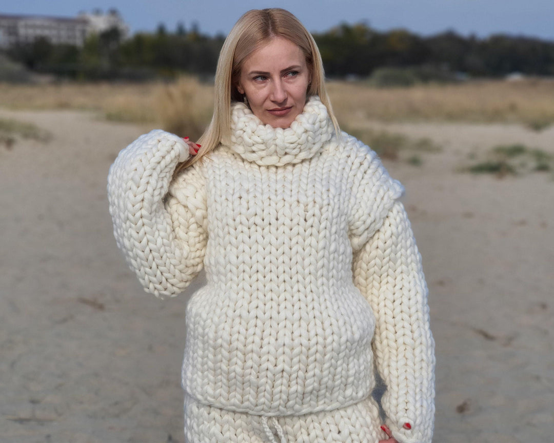 Chunky Merino Wool Sweater, Hand Knitted 2.5 kg Soft Pullover T908