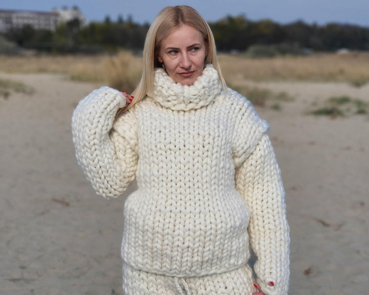 Chunky Merino Wool Sweater, Hand Knitted 2.5 kg Soft Pullover T908
