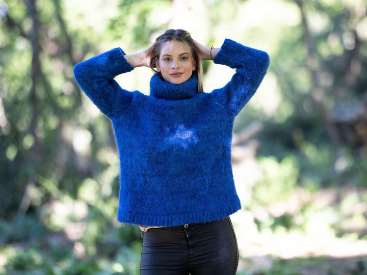 One available in size L, 7 strands of fine alpaca yarn sweater T1220