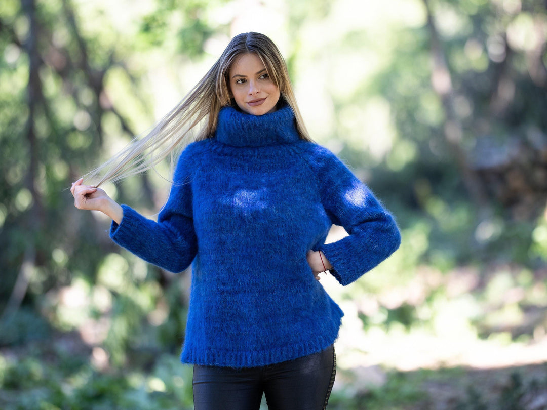 One available in size L, 7 strands of fine alpaca yarn sweater T1220