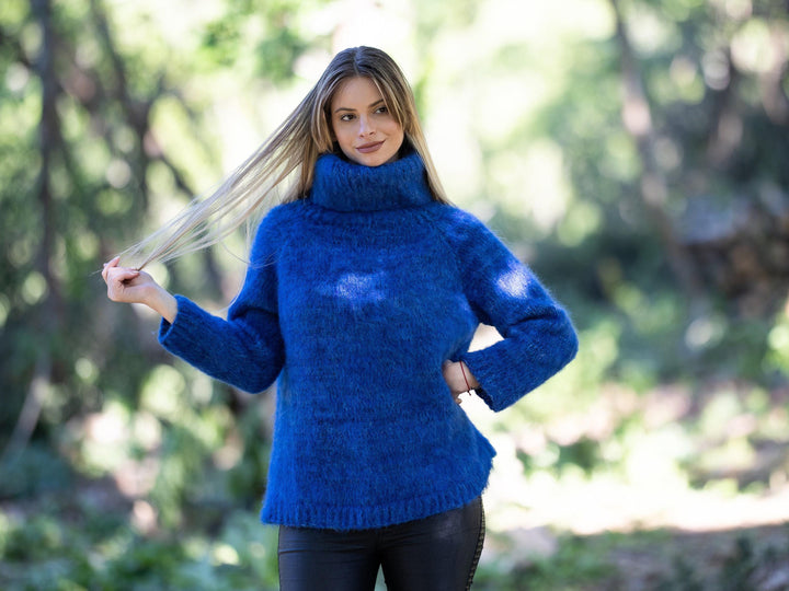One available in size L, 7 strands of fine alpaca yarn sweater T1220