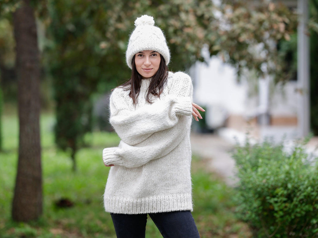 One available in size 5XL, Extra chunky alpaca mix sweater T1131