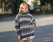 Un pull col roulé en fil d'alpaga gris tricoté à la main, taille XL, T1765