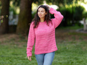 Einer verfügbar in Größe L, rosafarbener handgestrickter Pullover aus 100 % Baumwolle T1067