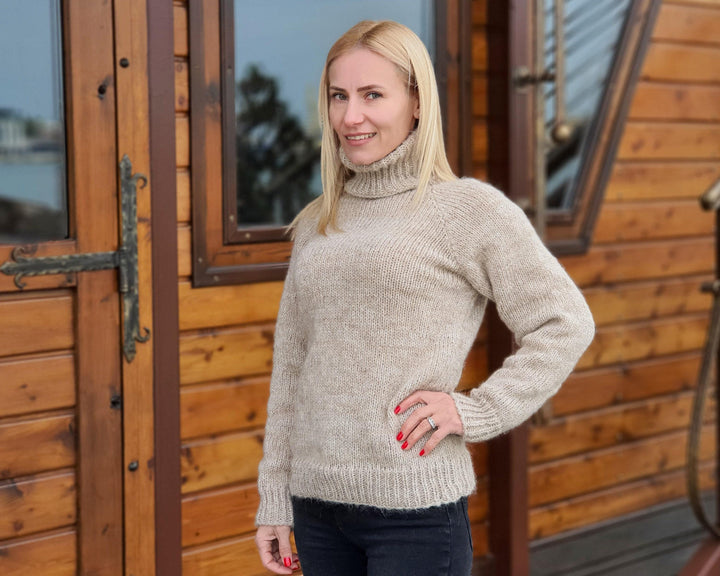 One available in size XS, Excuisit sweater made of yak, alpaca and merino  T926