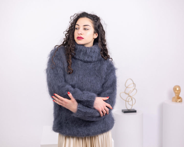 Hand-Knitted Gray Mohair Wool Sweater – Chunky Unisex Large Knit Pullover T1545