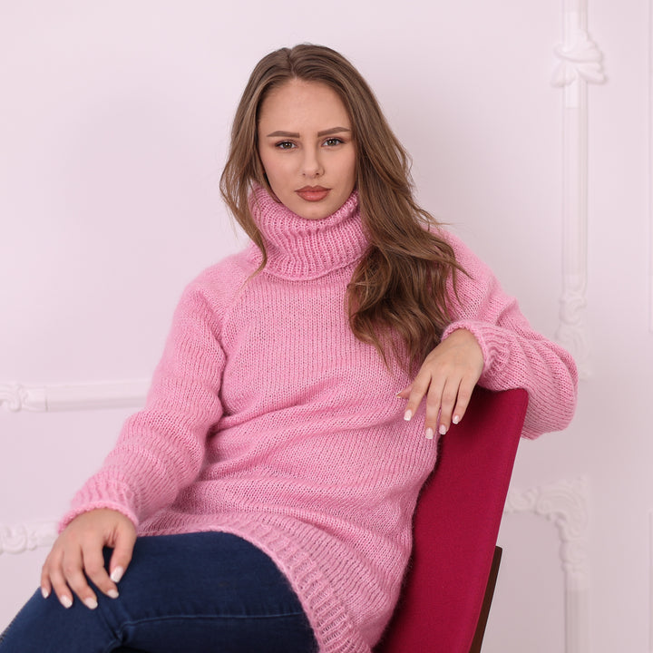 Pink mohair sweater T2397 turtleneck and knit texture detail