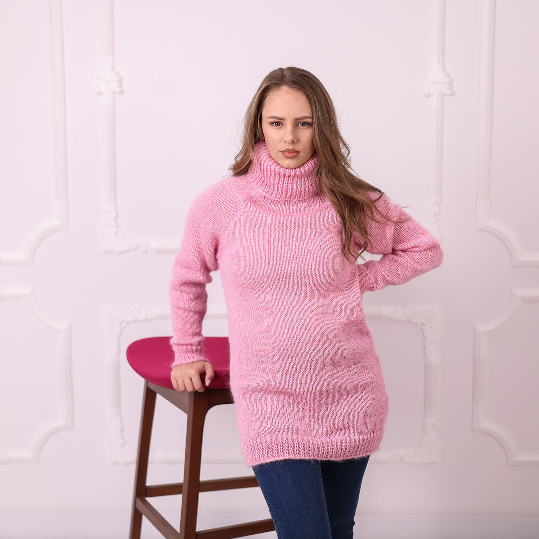 Pink 1-strand mohair turtleneck sweater T2397 front view