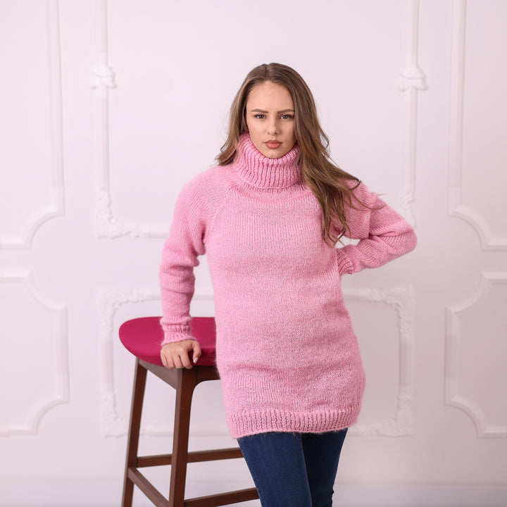Pink 1-strand mohair turtleneck sweater T2397 front view