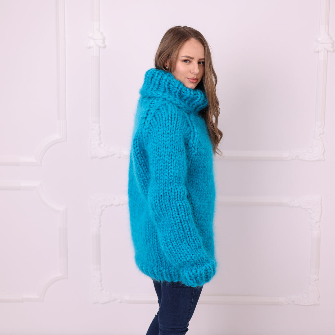 Blue mohair chunky sweater side view with oversized fit and turtleneck T2398