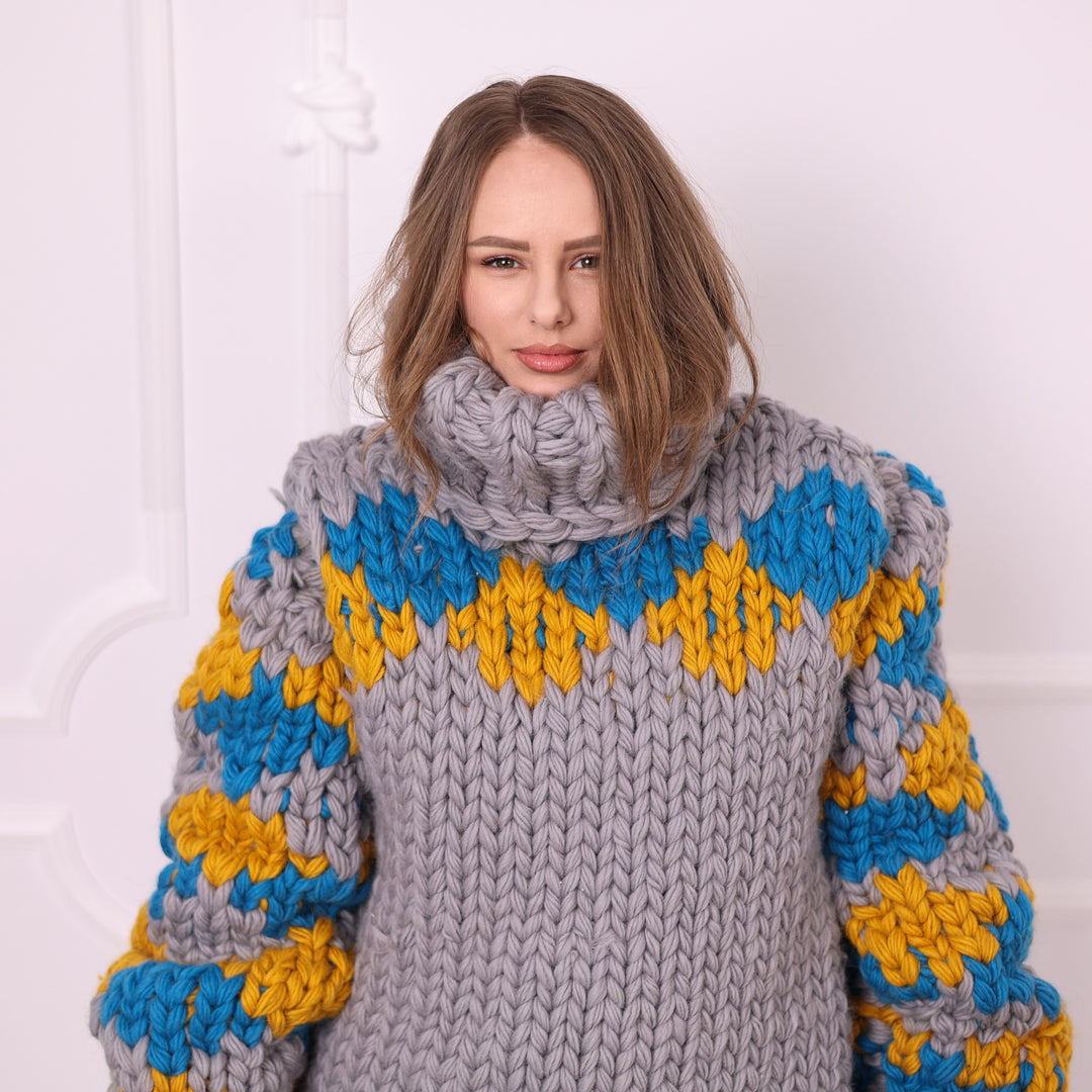 Grey blue mustard extra chunky Nordic sweater close front T2402