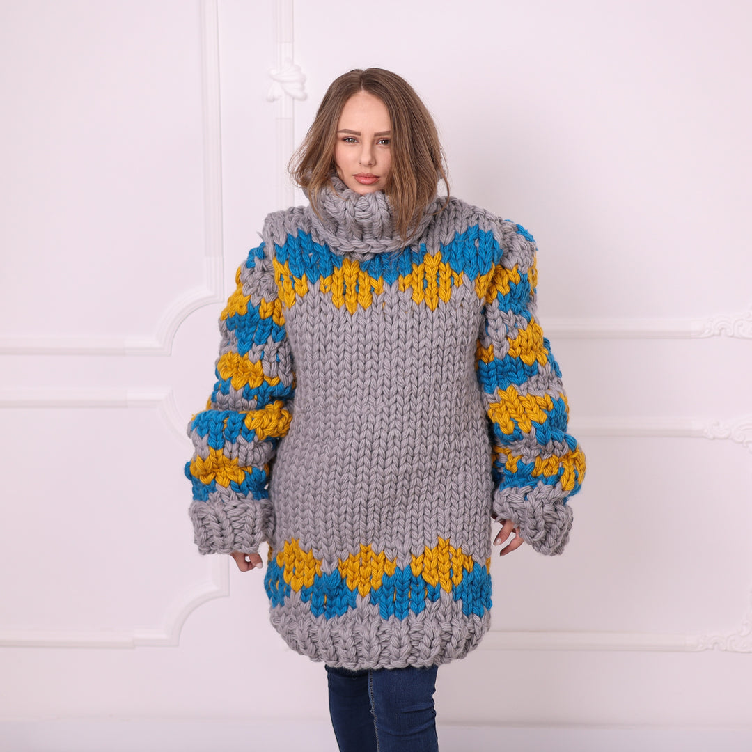 Grey 10-strand wool Nordic turtleneck sweater front view T2402